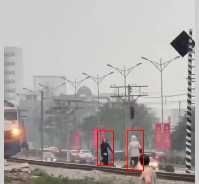 idol quay clip trên đường ray tàu hỏa, mặc kệ mối hiểm nguy cận kề, bái phục ạ!