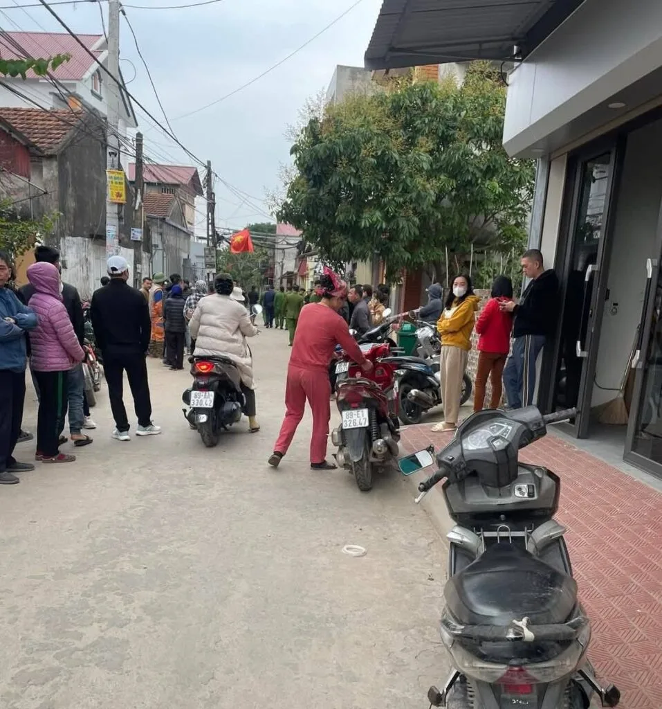 Hưng Yên: Nghe bảo cháu giết bà rồi ném xuống ao (chưa rõ nguyên nhân)