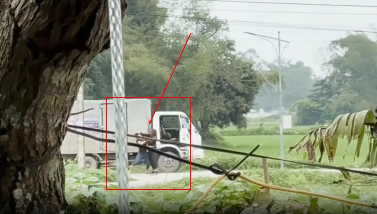 Không biết xích mích gì, nhưng đánh phụ nữ như vậy là quá d/ã ma/n