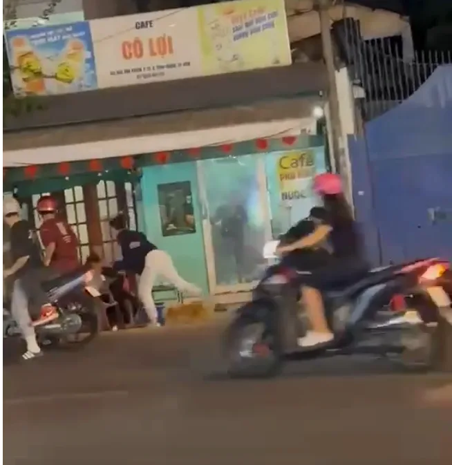 Bình Thạnh TPHCM: đang “Giao lưu” thì g::ặp các chú police và cái kết…