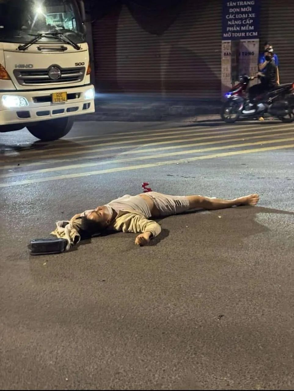 Hố Nai, Biên Hoà – Đồng Nai: Rạng sáng nay xe máy tốc độ bàn thờ.. rớt chân.. lên bàn thờ luôn.