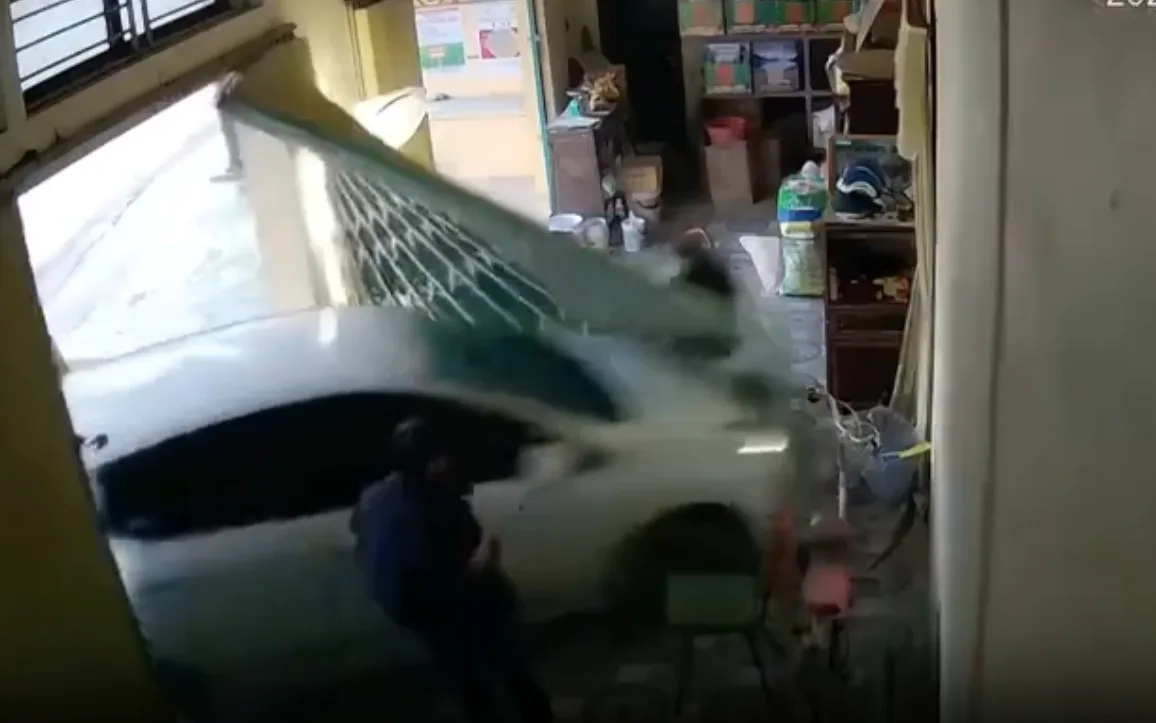 Ngồi ăn trong nhà mà cũng không an toàn nổi