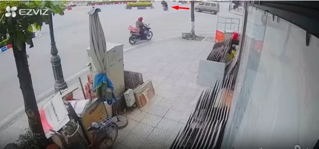 Quảng Ninh: Va chạm với xe 16 chỗ, 1 cháu 2k9 đã tv