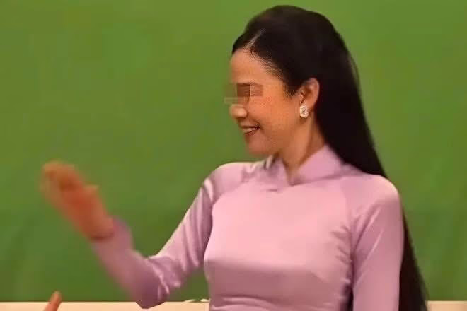 BTV BÍCH HỒNG GÂY PHẪN NỘ VÌ PHÁT NGÔN: “VỚI TƯ CÁCH LÀ NGƯỜI SINH RA, LỚN LÊN Ở SÀI GÒN TÔI XIN PHÉP KHÔNG VUI, KHÔNG HÁO HỨC, MIỄN TỰ HÀO”
