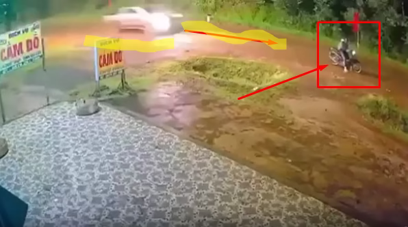 Tuy Đức – Đắk Nông: Người phụ nữ dừng xe giữa đường bị xe oto đ@m tử vong